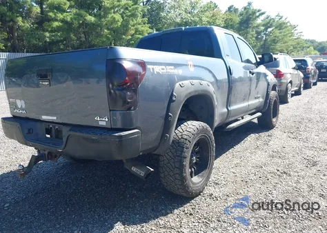 2008 Toyota Tundra Sr5 5.7L V8 z USA, uszkodzony, nr VIN 5TFBV54128X059144
